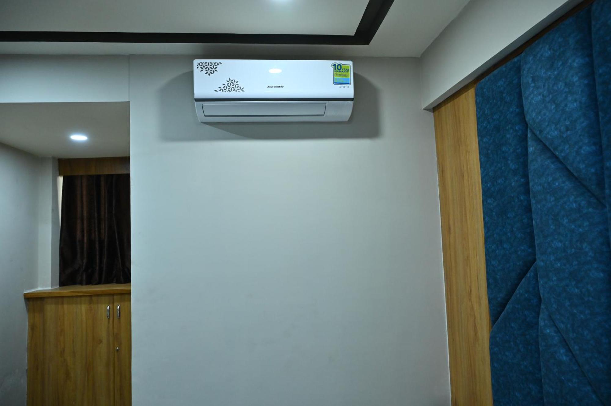 Hotel Sury Villa Ahmedabad Extérieur photo