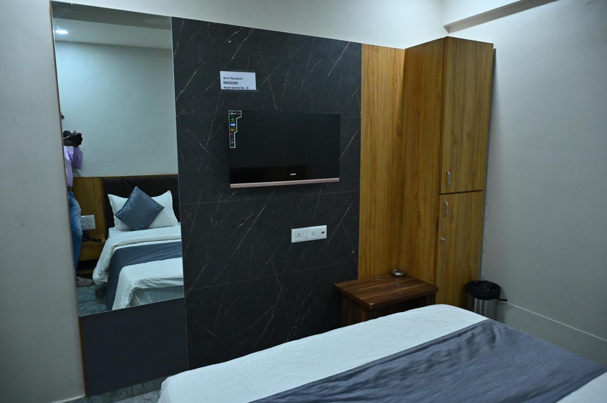 Hotel Sury Villa Ahmedabad Extérieur photo