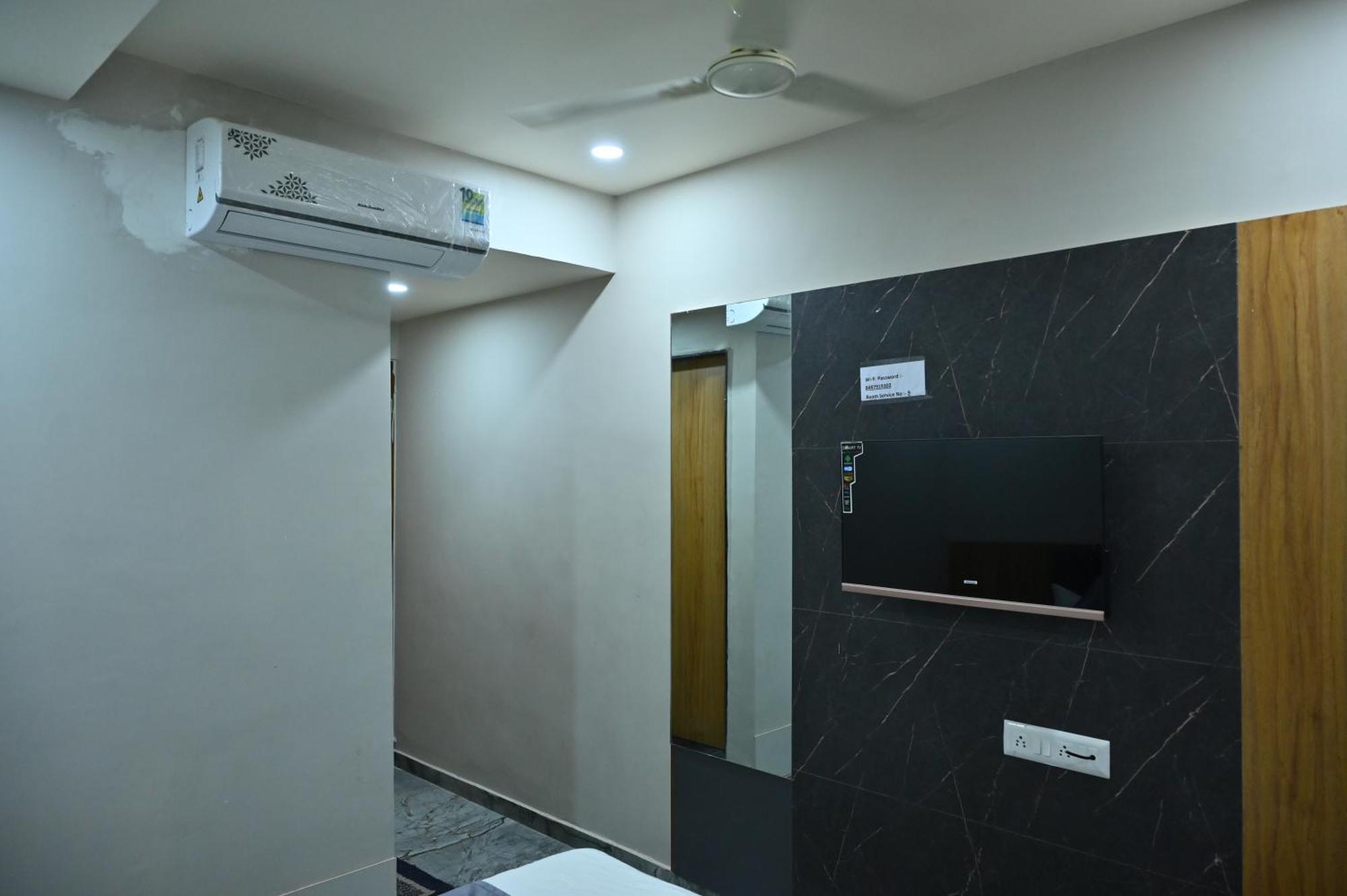 Hotel Sury Villa Ahmedabad Extérieur photo