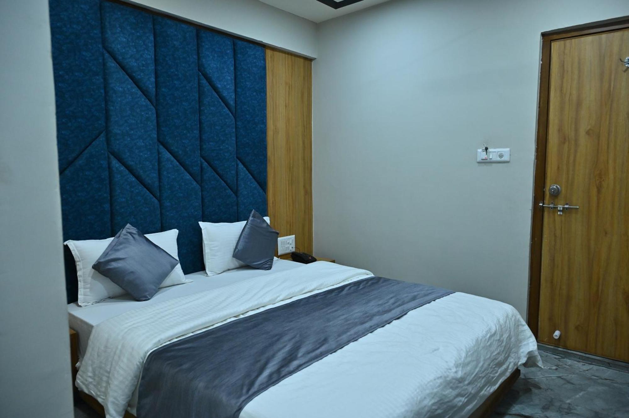 Hotel Sury Villa Ahmedabad Extérieur photo