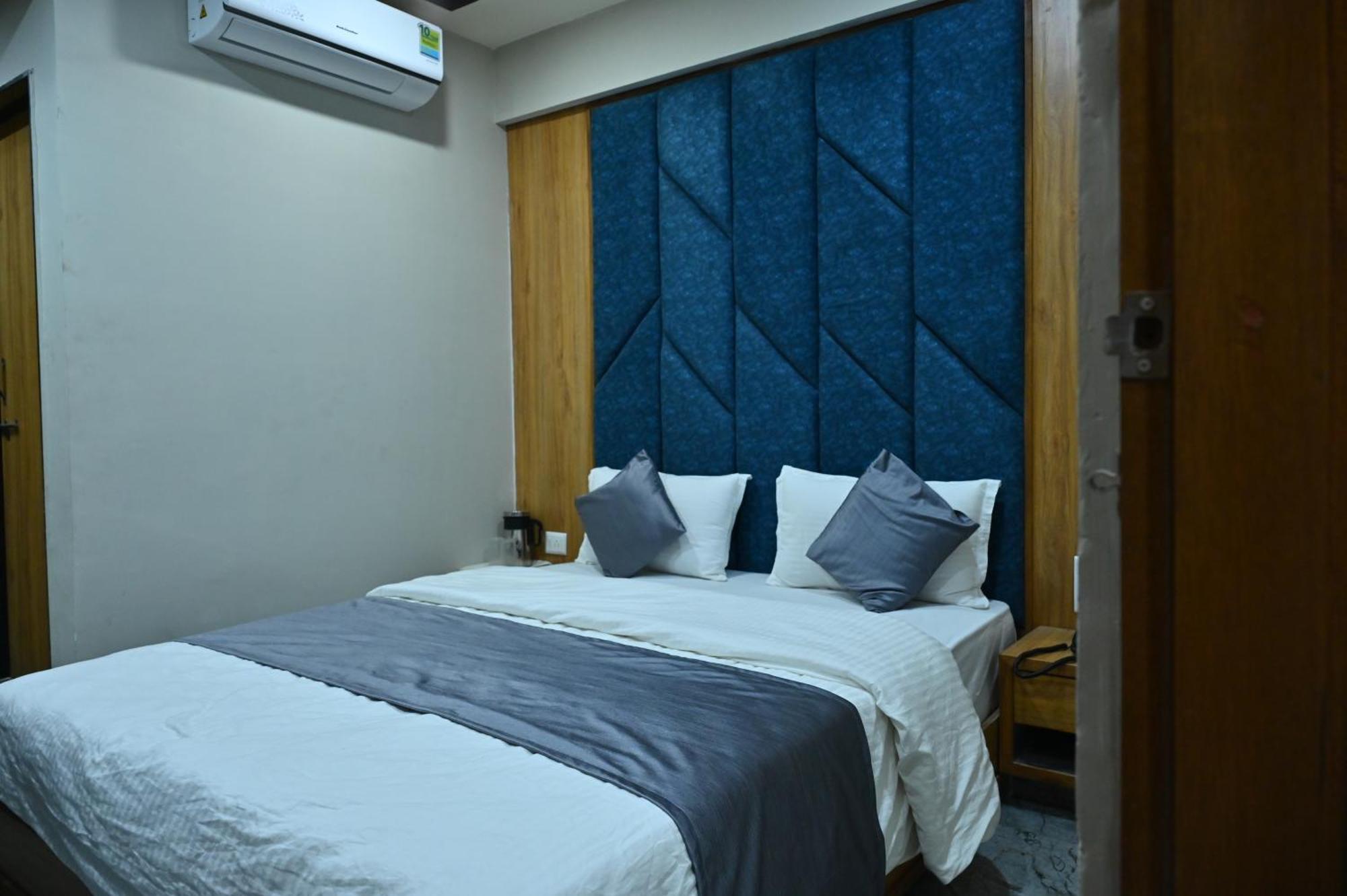 Hotel Sury Villa Ahmedabad Extérieur photo