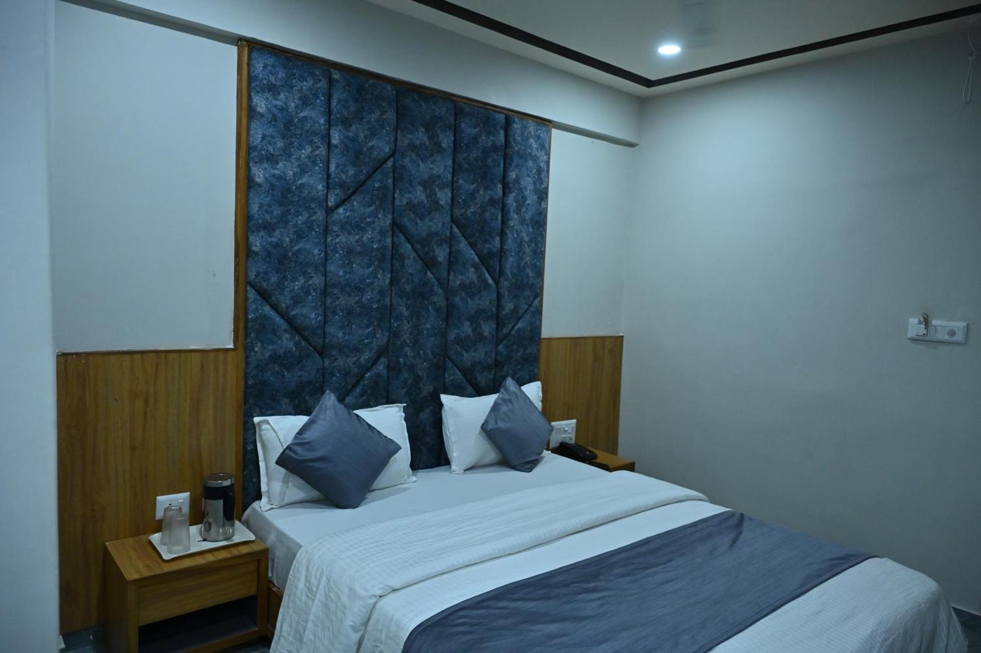 Hotel Sury Villa Ahmedabad Extérieur photo