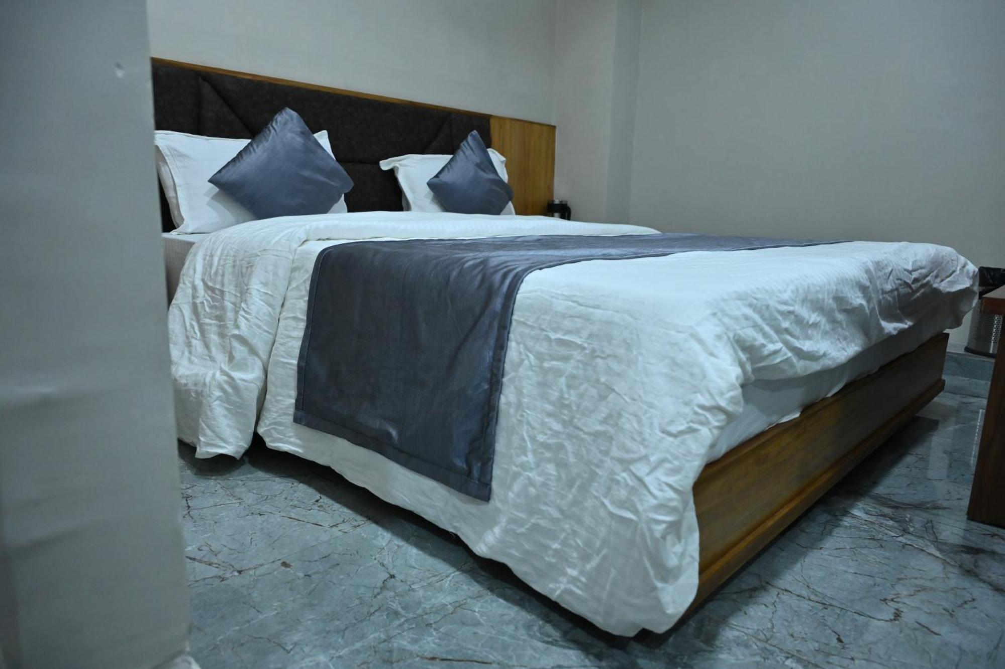 Hotel Sury Villa Ahmedabad Extérieur photo
