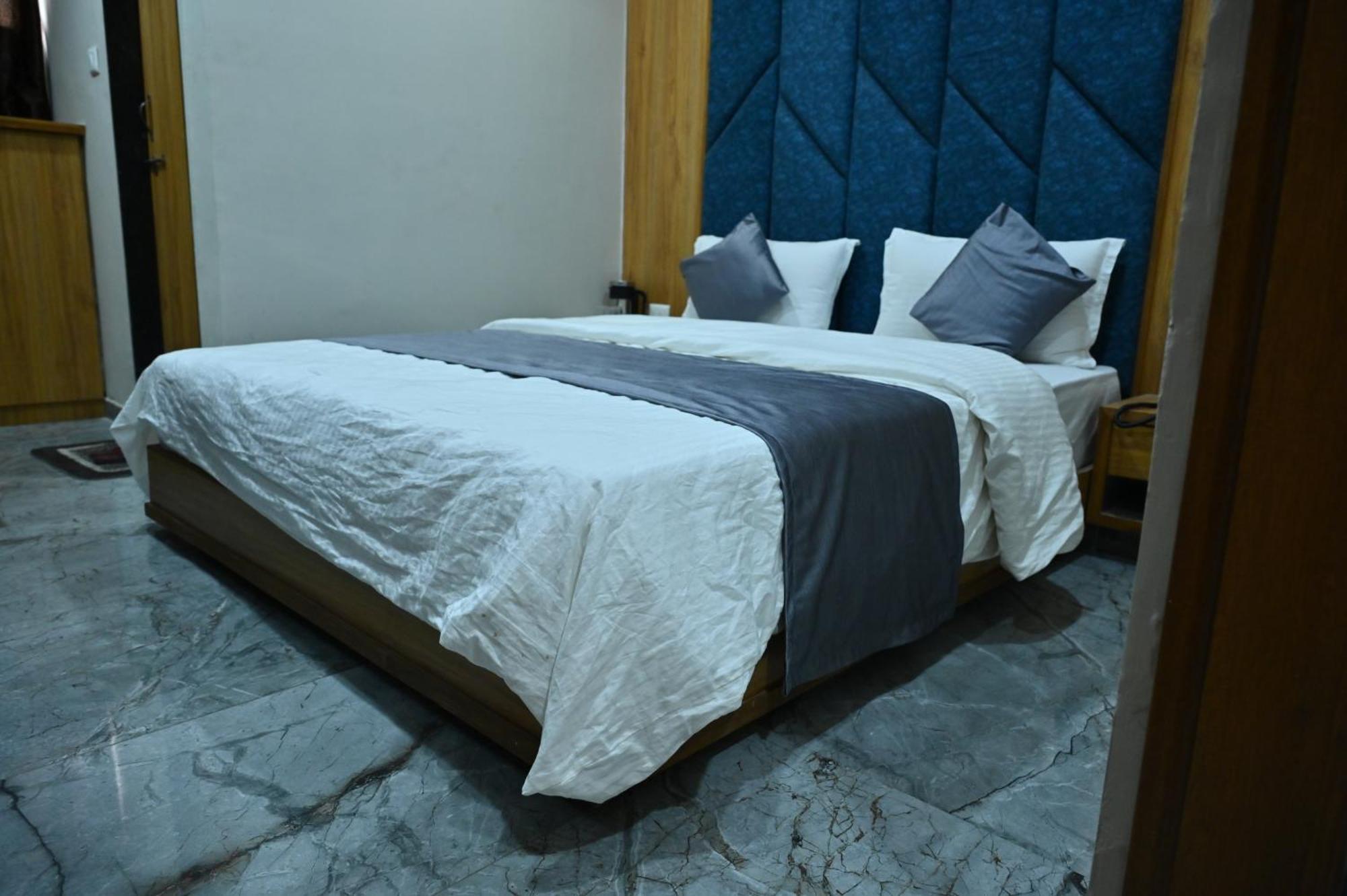 Hotel Sury Villa Ahmedabad Extérieur photo