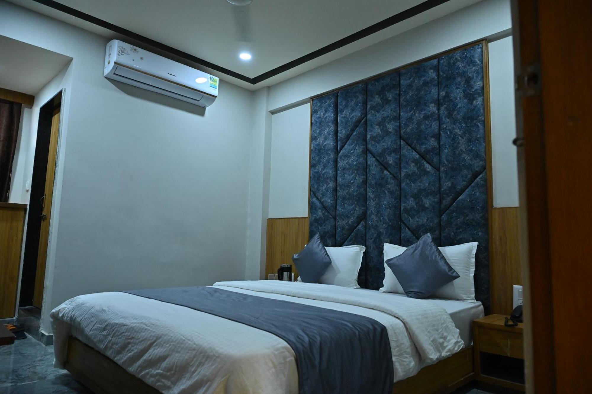 Hotel Sury Villa Ahmedabad Extérieur photo